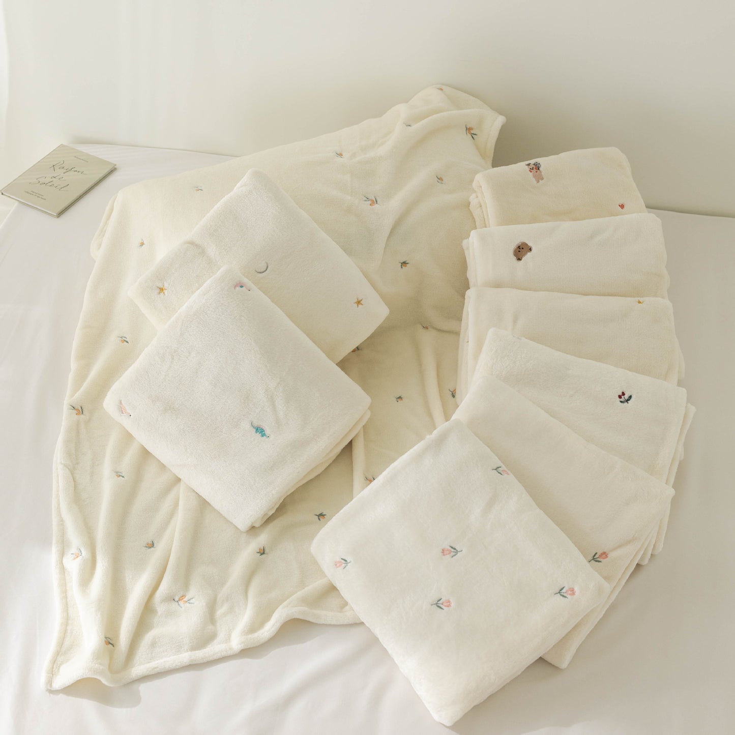 ✨ Ultra-Soft Bear Print Baby Blanket - Premium Cotton Coral Fleece