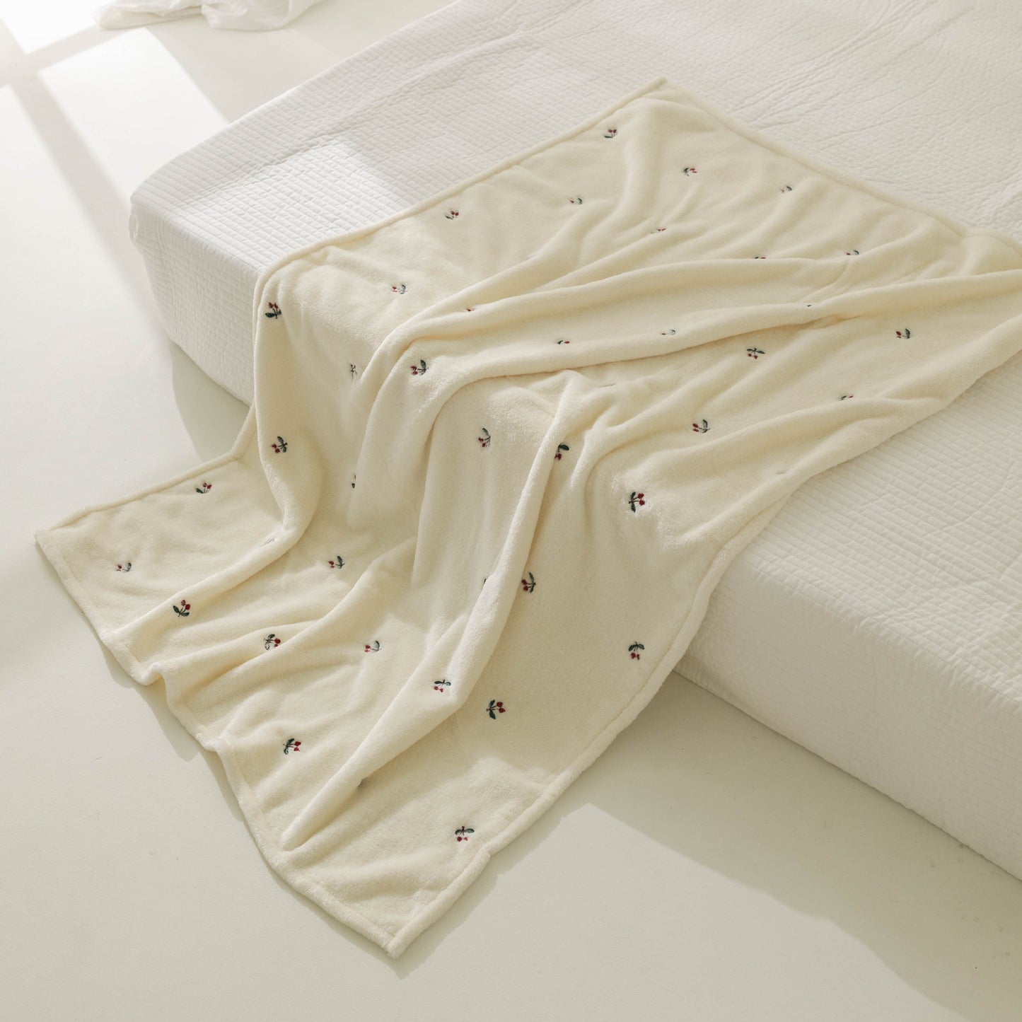 ✨ Ultra-Soft Bear Print Baby Blanket - Premium Cotton Coral Fleece