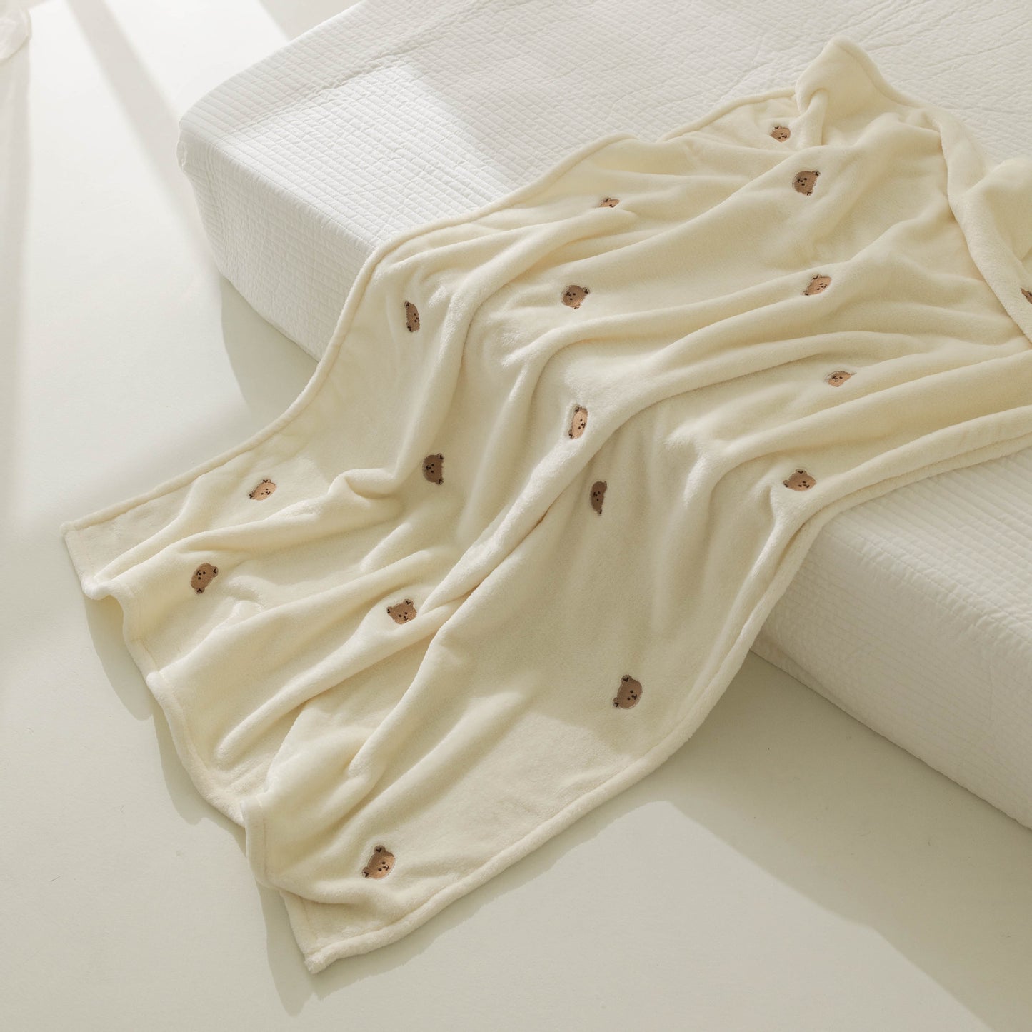✨ Ultra-Soft Bear Print Baby Blanket - Premium Cotton Coral Fleece